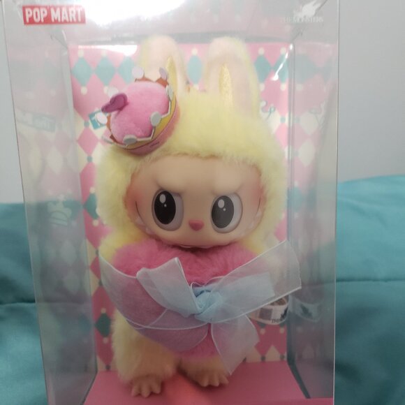 QUEEN LABUBU - Picture 1 of 1